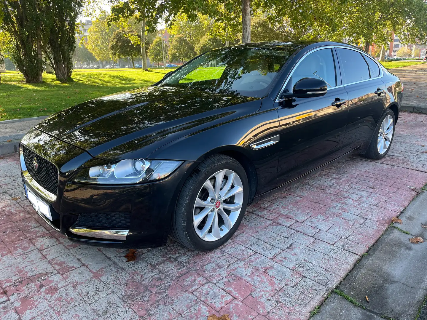 Jaguar XF XF 2.0i4D Prestige AWD Aut. 240 Prestige Negro - 1