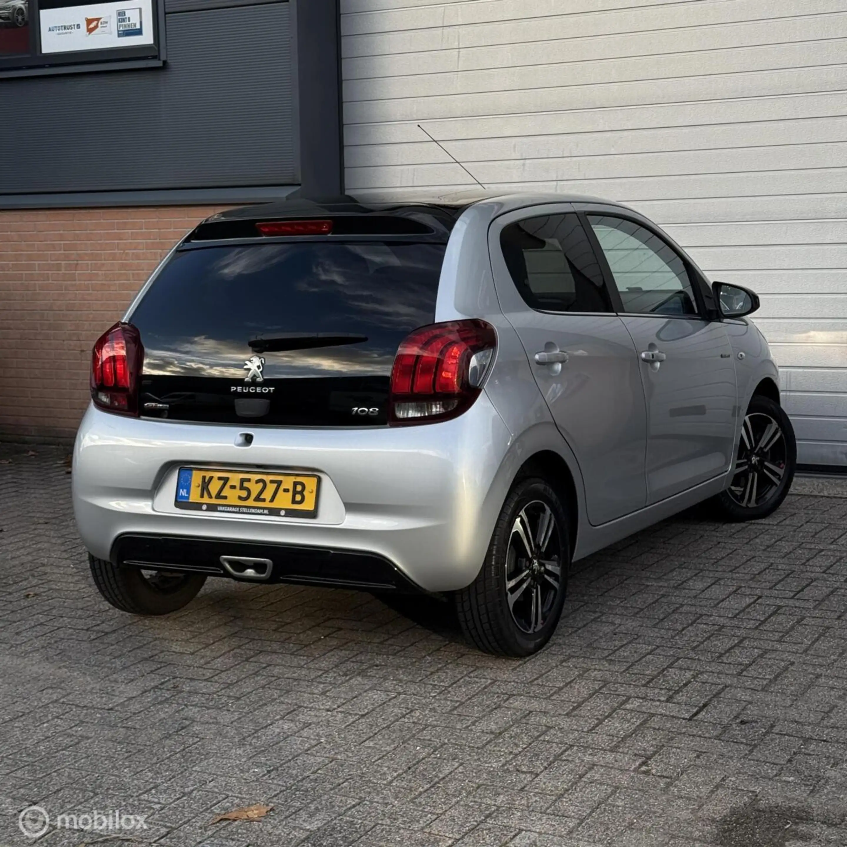 Peugeot 108 1.2 Puretech GT-Line / KEYLESS / FULL OPTION — photo 4