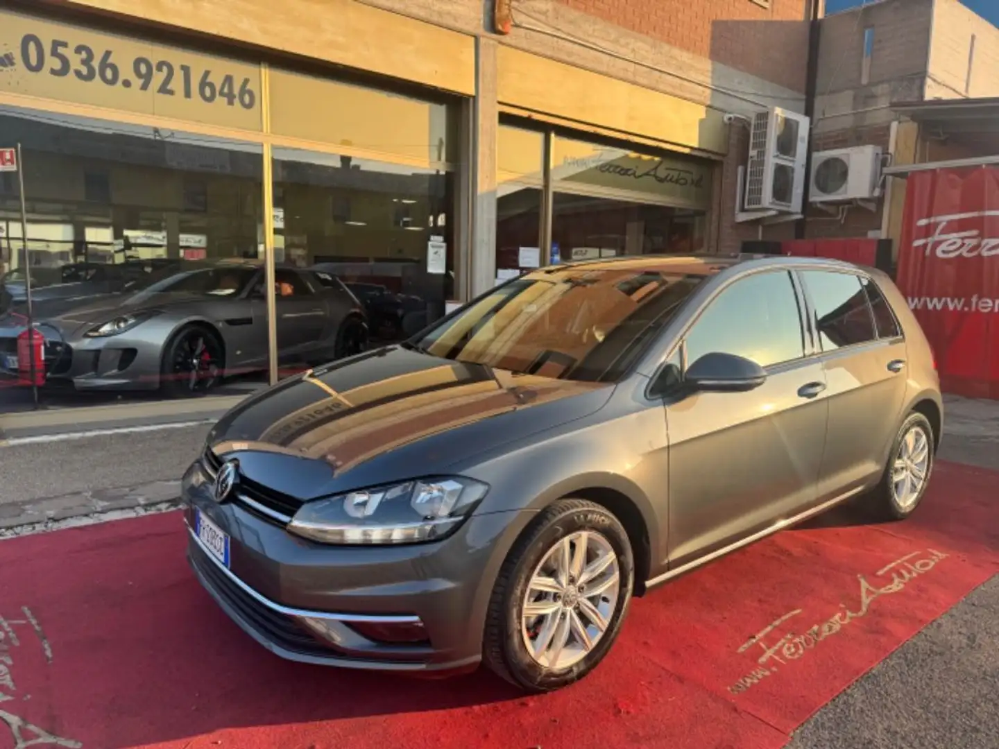 Volkswagen Golf 1.6 TDI 115 CV DSG 5p. Executive NEOPATENTATI Grigio - 1