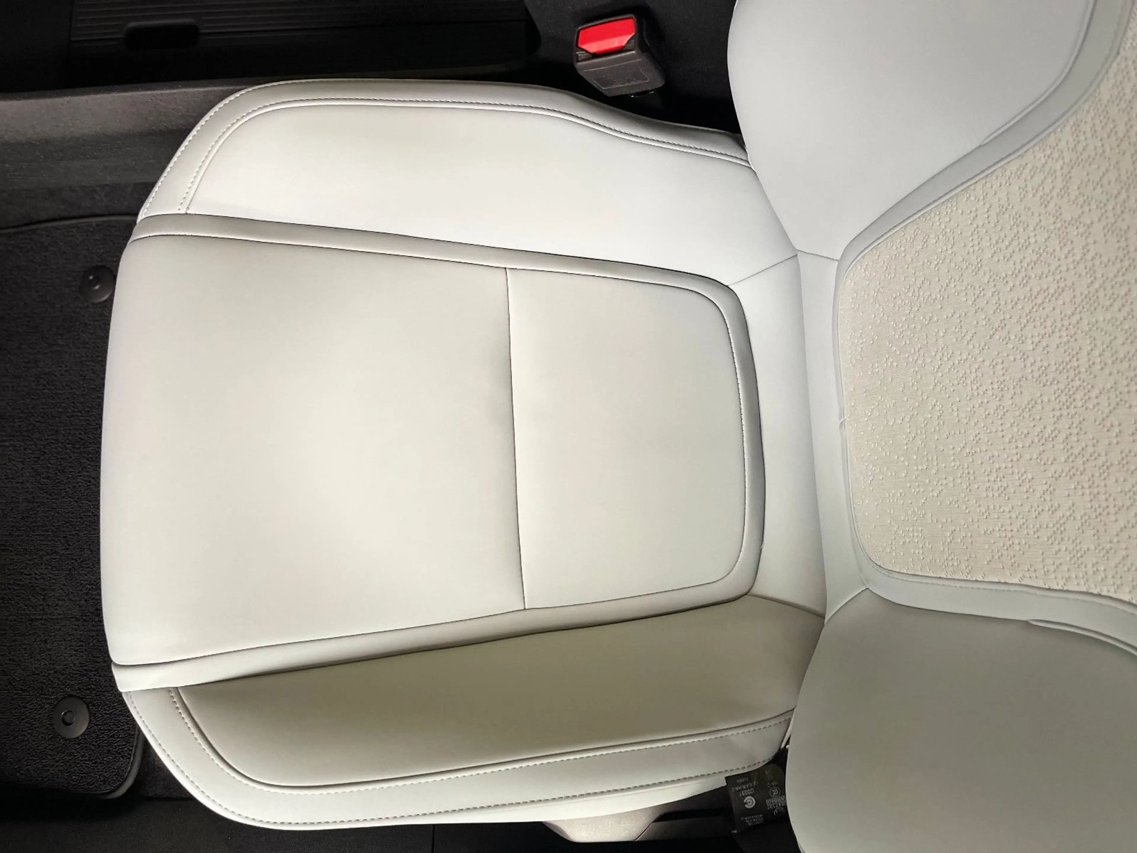Volvo EX30 Twin Motor Performance ULTRA "Innen Breeze" — photo 10