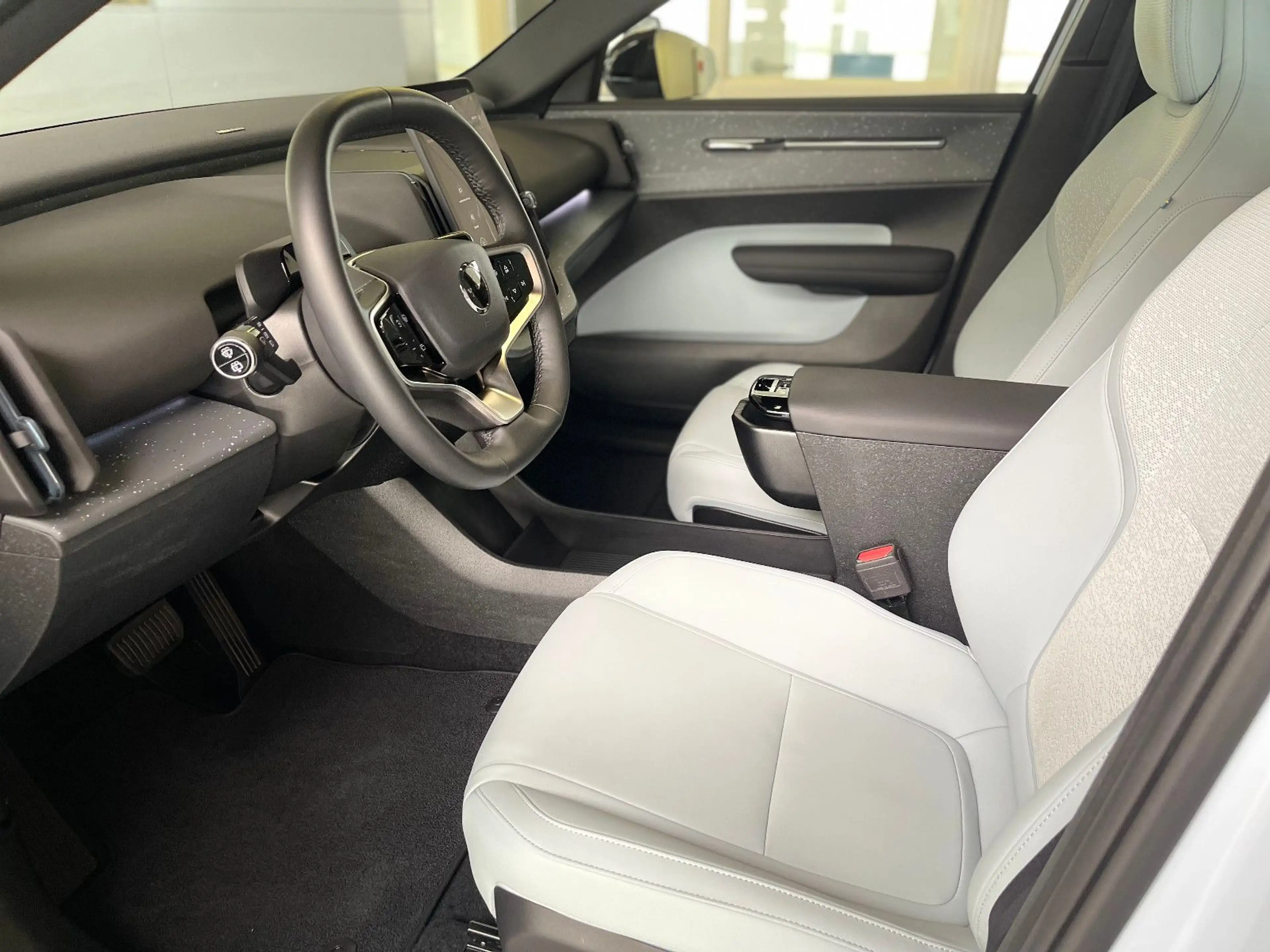Volvo EX30 Twin Motor Performance ULTRA "Innen Breeze" — photo 9