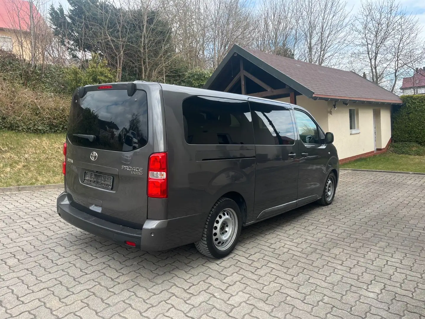 Toyota Proace Verso L2 Shuttle Plus Grau - 2