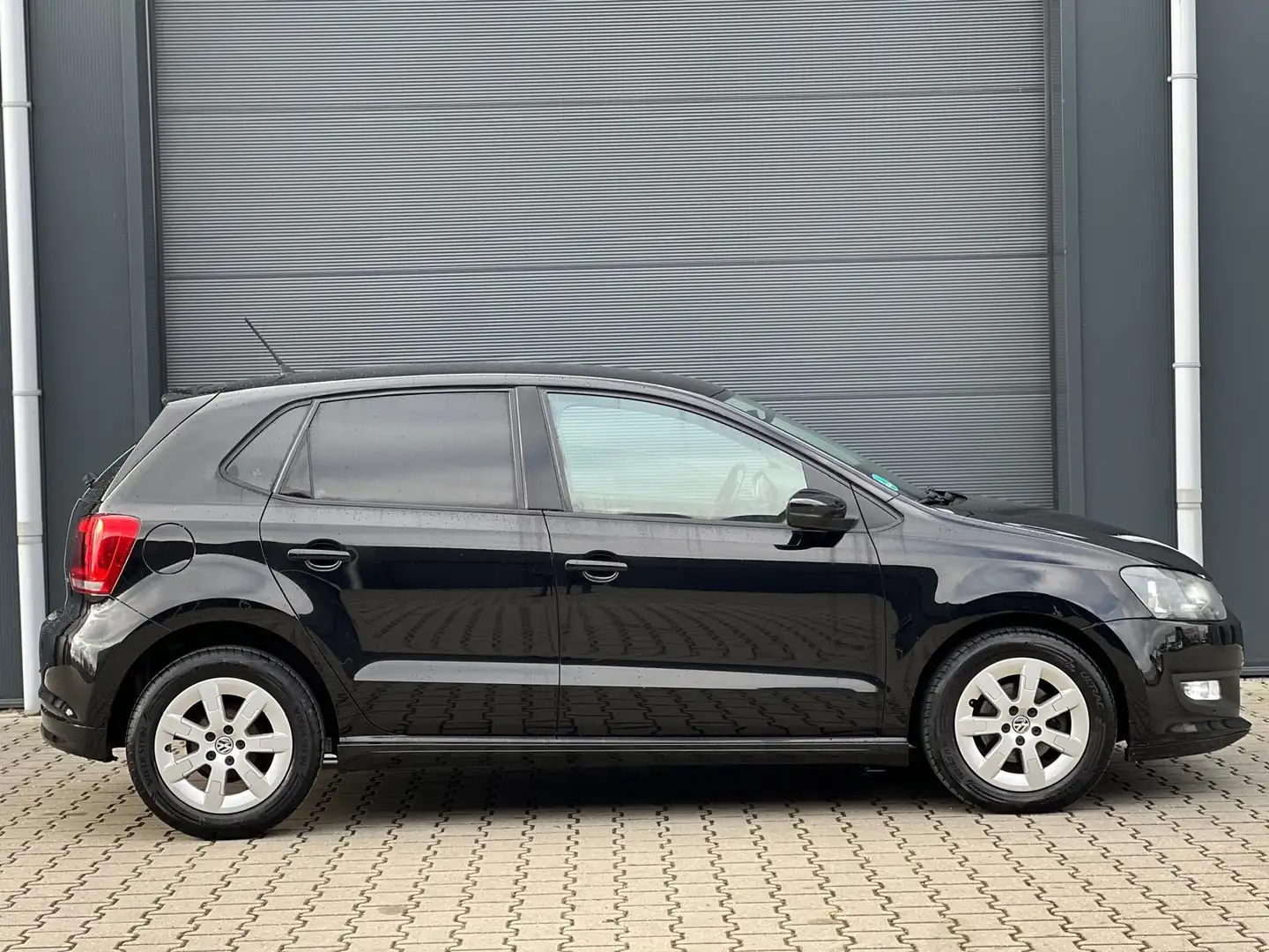 Volkswagen Polo 1.2 TDI BlUEMOTION BJ013 NAVIGATIE Schwarz - 2