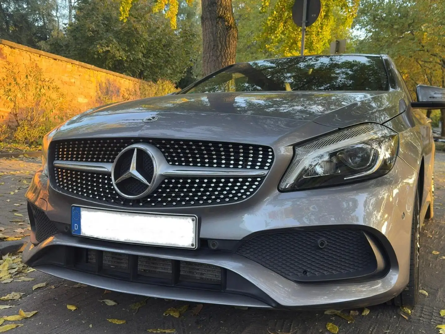 Mercedes-Benz A 220 A-Klasse Diesel d 7G-DCT AMG Line, Peak SonderEdit Argento - 2