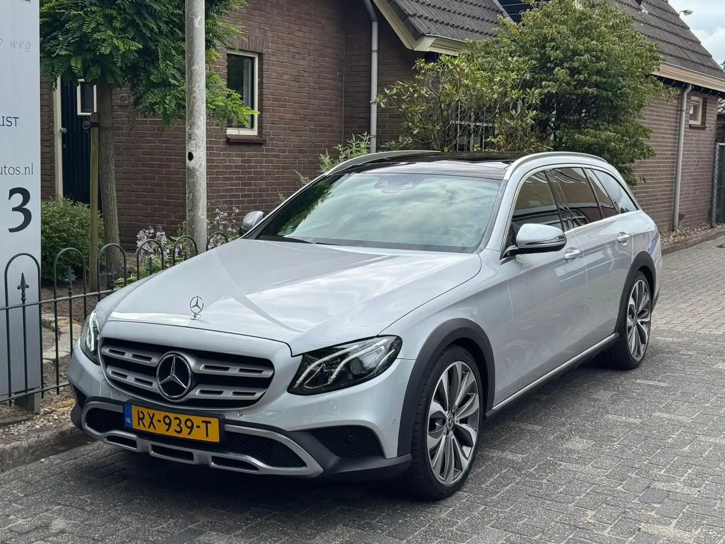 Mercedes-Benz E 220 All-Terrain d 4MATIC Business Grijs - 2