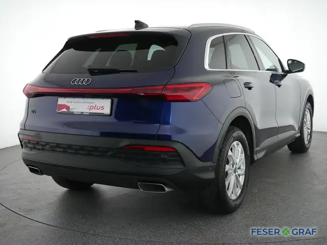 Audi Q5 view 4