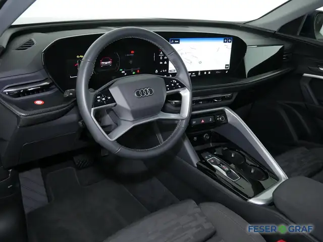 Audi Q5 view 9