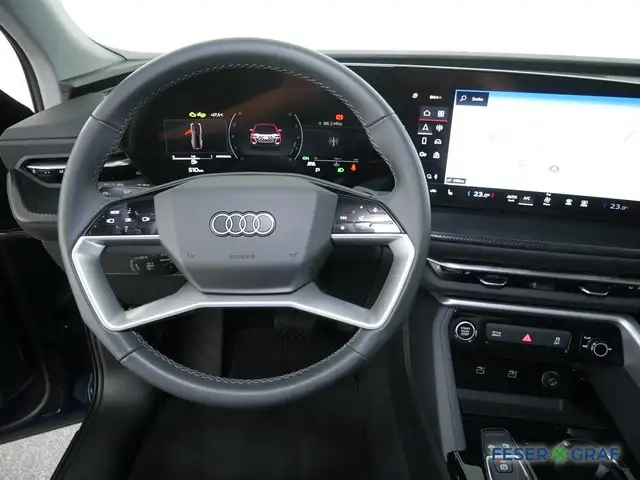 Audi Q5 view 12