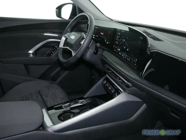 Audi Q5 view 5