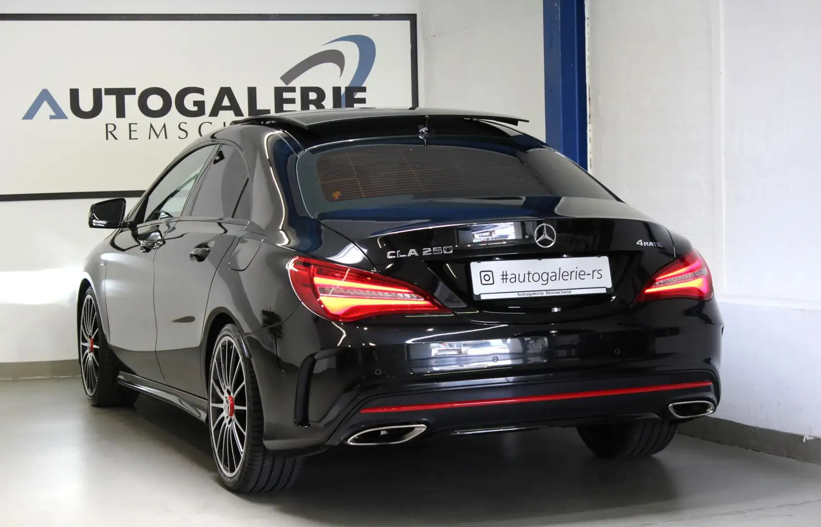 Mercedes-Benz CLA 250 4M Sport*AMG LINE*DISTRO.*PANO*H&K*VOLL! Noir - 1