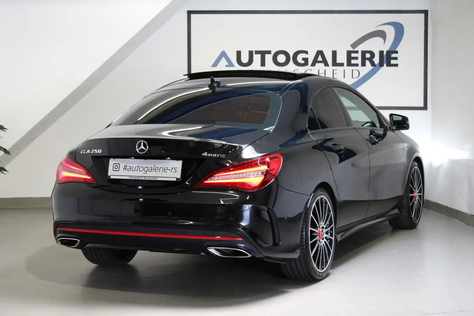 Mercedes-Benz CLA 250 4M Sport*AMG LINE*DISTRO.*PANO*H&K*VOLL! Noir - 2
