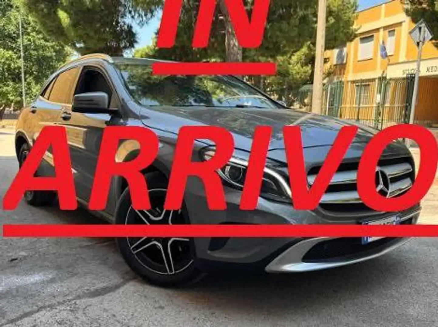 Mercedes-Benz GLA 200 d 136cv Aut. *FULL OPT.-LED* da VETRINA Grigio - 1