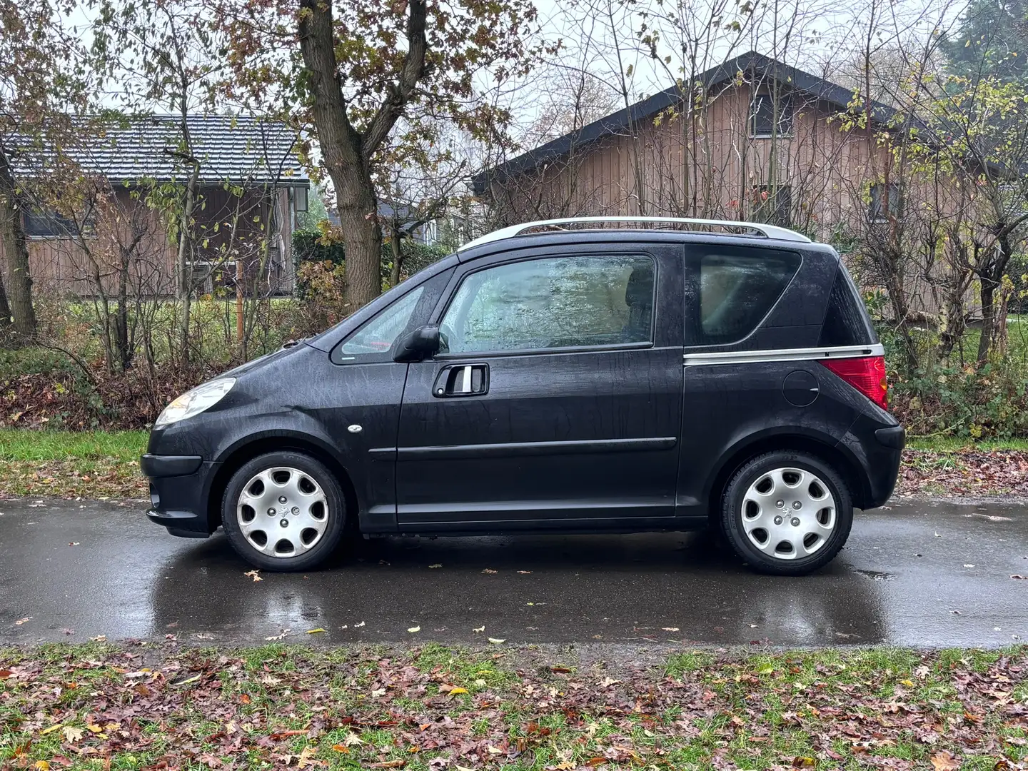 Peugeot 1007 1.4 Urban | Automaat + Airco Nu € 1.750,-!!! Zwart - 2