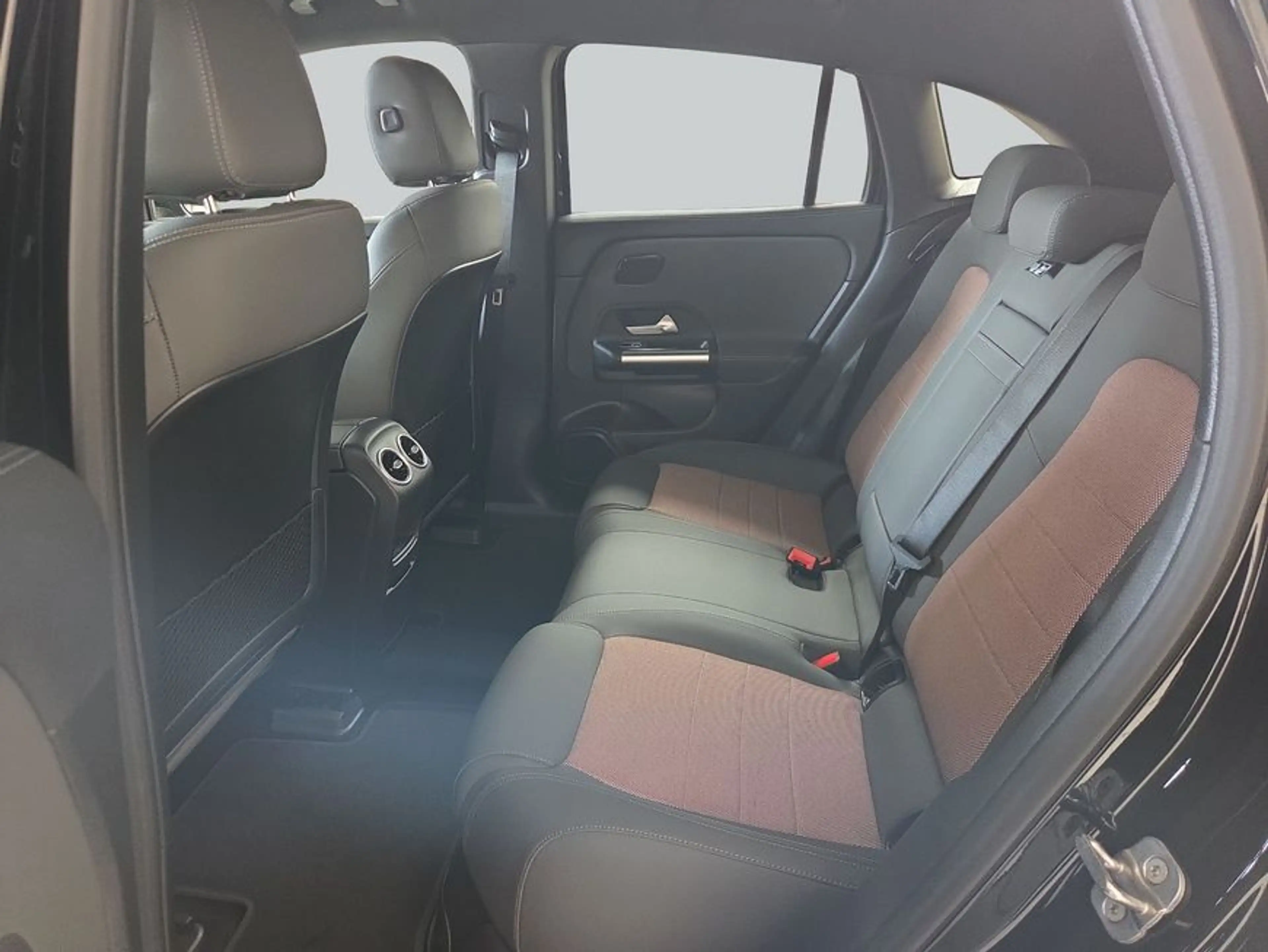 Mercedes-Benz EQA 250 EQA — photo 12