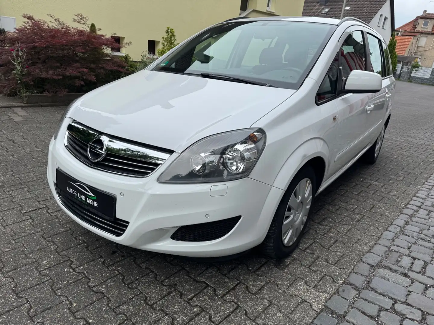 Opel Zafira B Family Blanc - 1