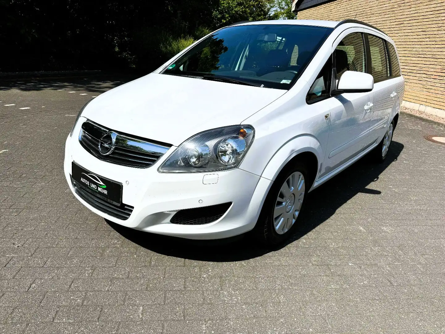 Opel Zafira B Family Wit - 1