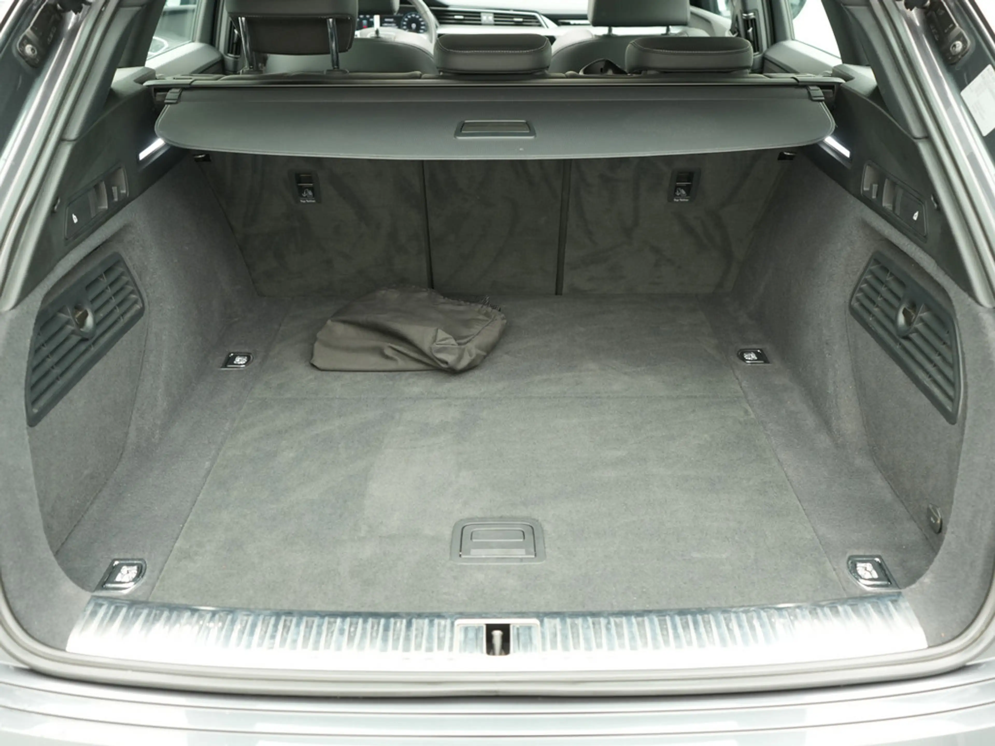 Audi Q8 e-tron 50 quattro S line ACC PANO NAVI AHK — photo 13
