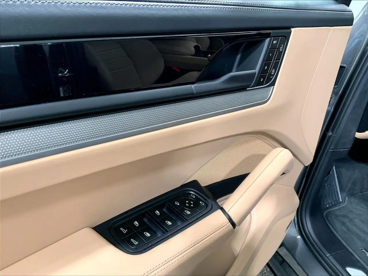 Porsche Cayenne снимка Porsche Cayenne