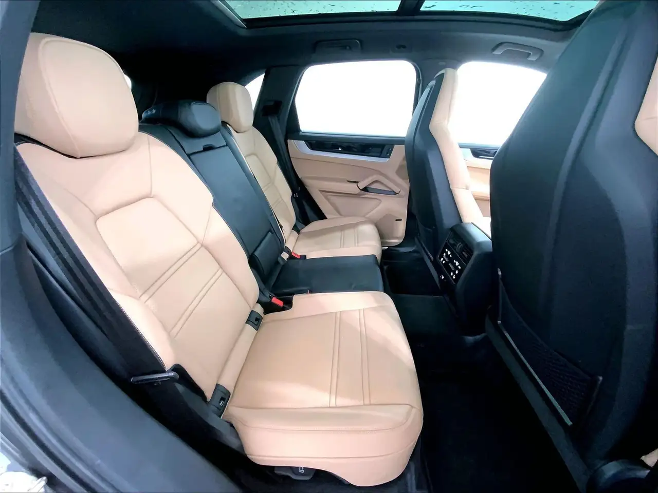 Porsche Cayenne снимка Porsche Cayenne