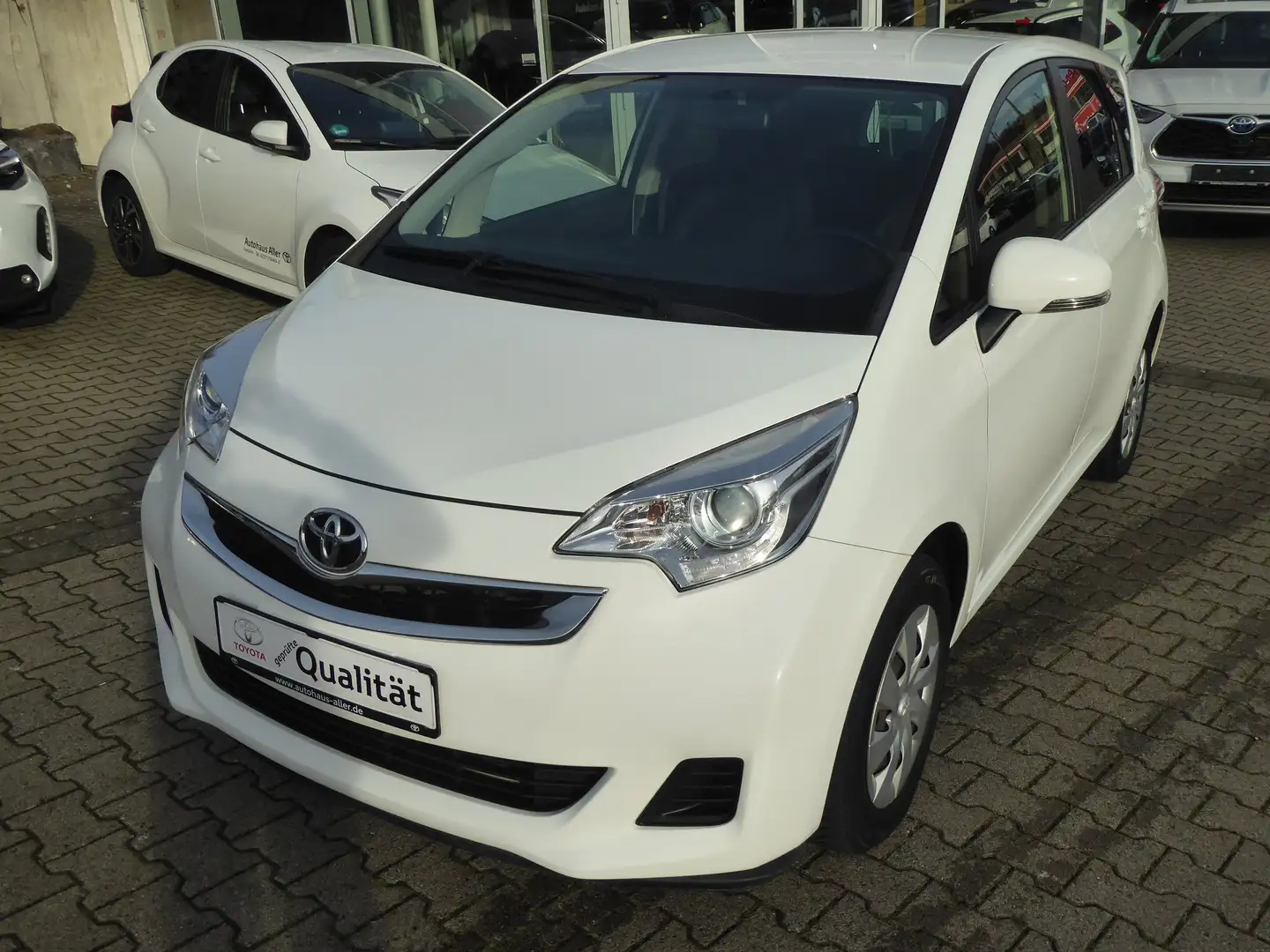 Toyota Verso-S Comfort + AHK Blanc - 1