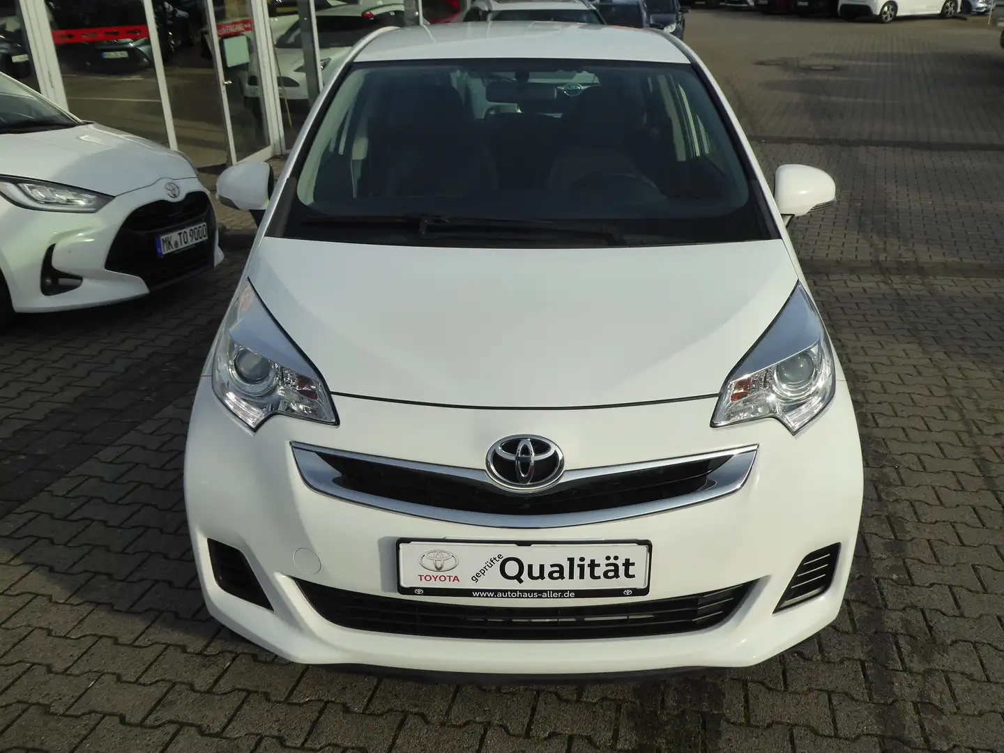 Toyota Verso-S Comfort + AHK Blanc - 2