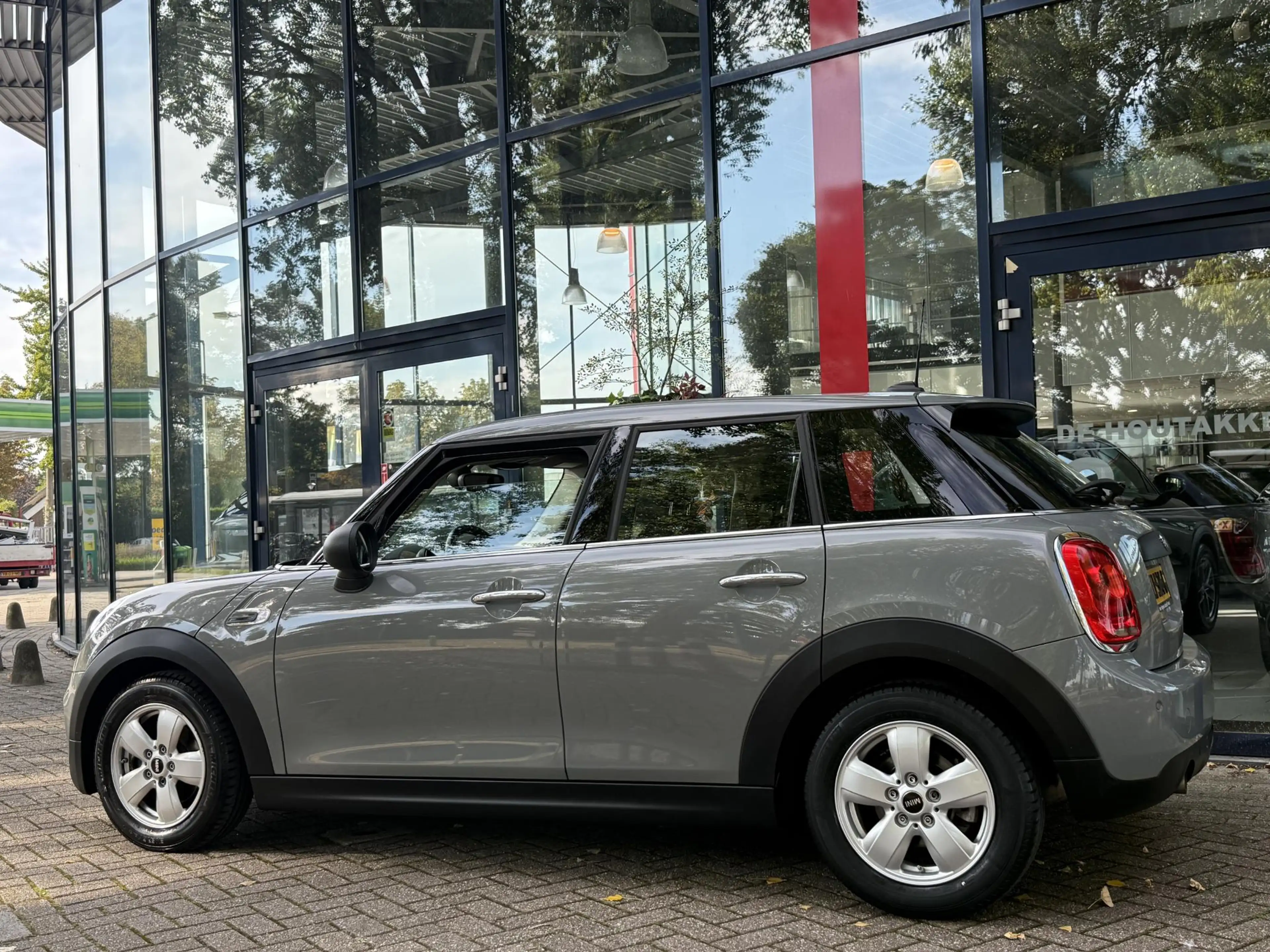 MINI One 5-Deurs 1.5 First | Navigatie | Airconditioning | — photo 4