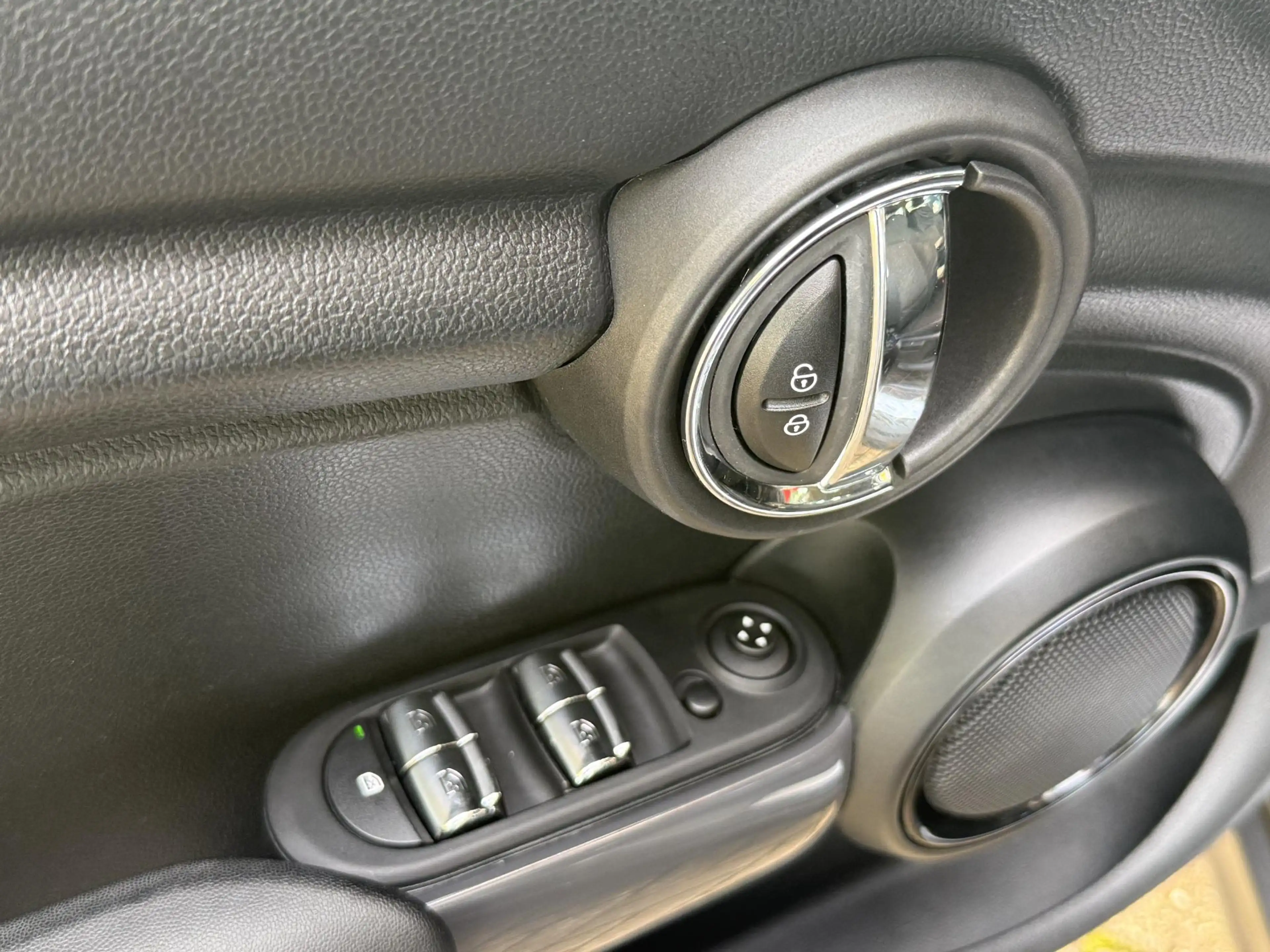 MINI One 5-Deurs 1.5 First | Navigatie | Airconditioning | — photo 12