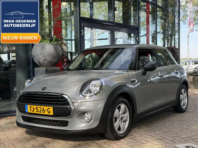 MINI One 5-Deurs 1.5 First | Navigatie | Airconditioning |
