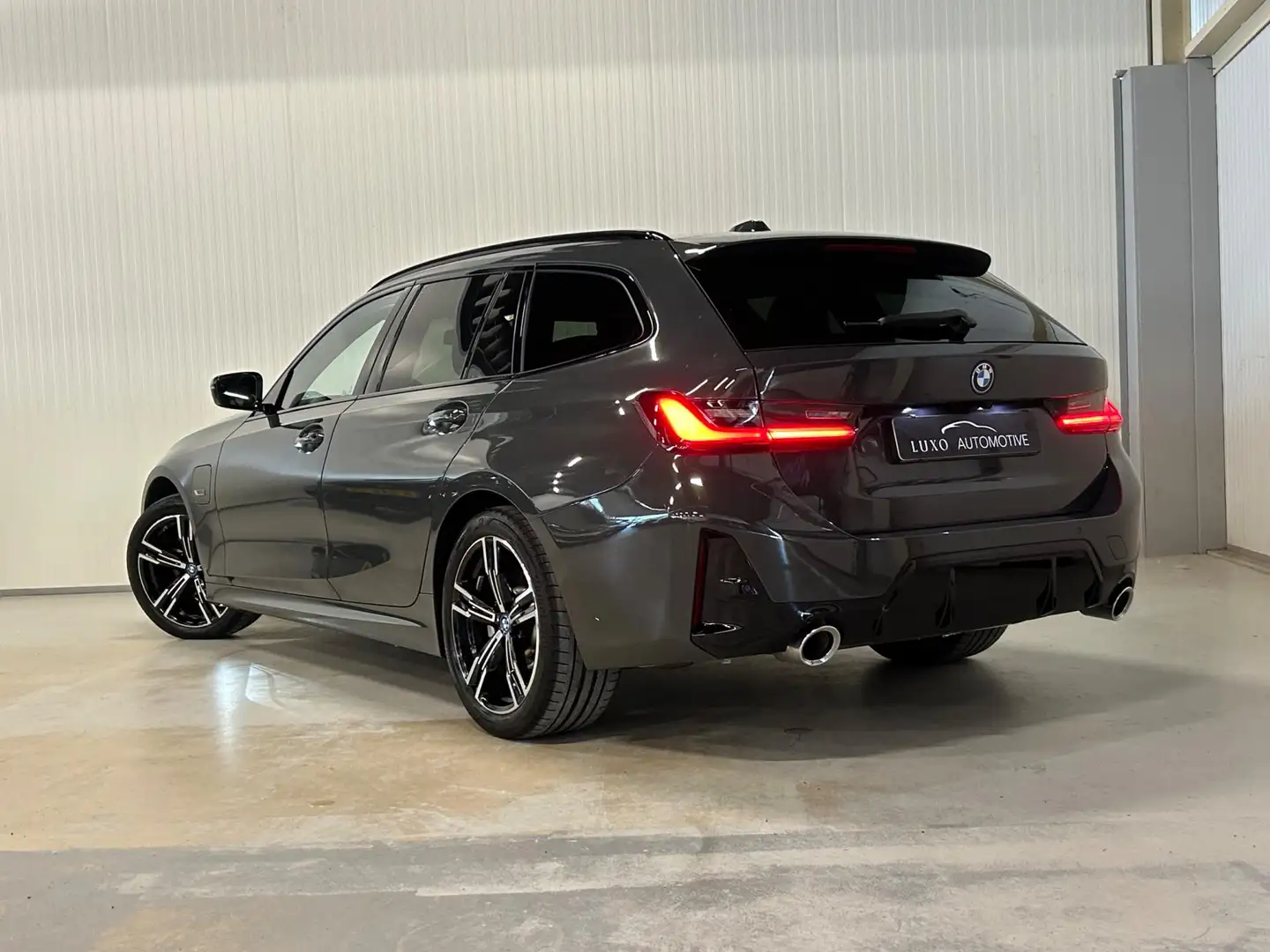 BMW 320 3-serie Touring 320e | M-SPORT | LED | NAP | DRAVI Grijs - 2