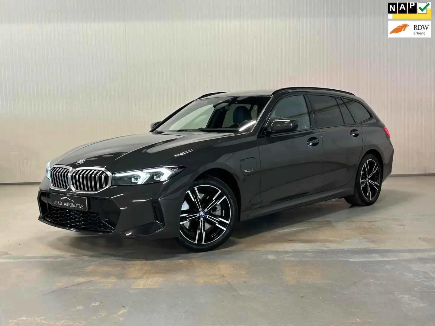 BMW 320 3-serie Touring 320e | M-SPORT | LED | NAP | DRAVI Grijs - 1