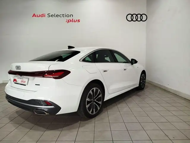 Audi A5 view 4