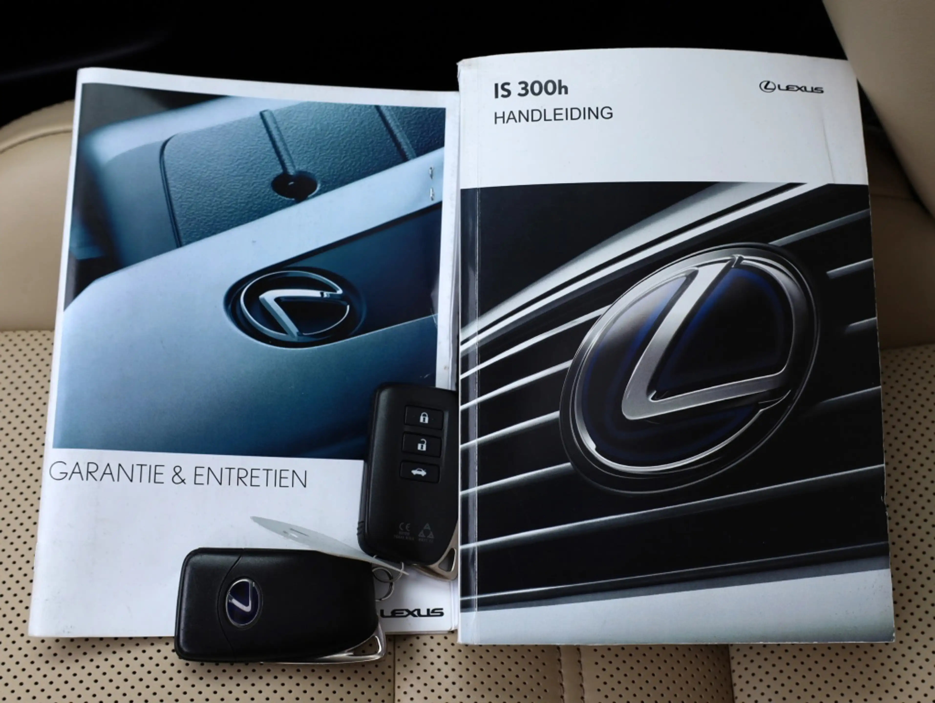 Lexus IS 300 300h Business Line Pro | Leder | Schuifdak | Adapt — photo 39