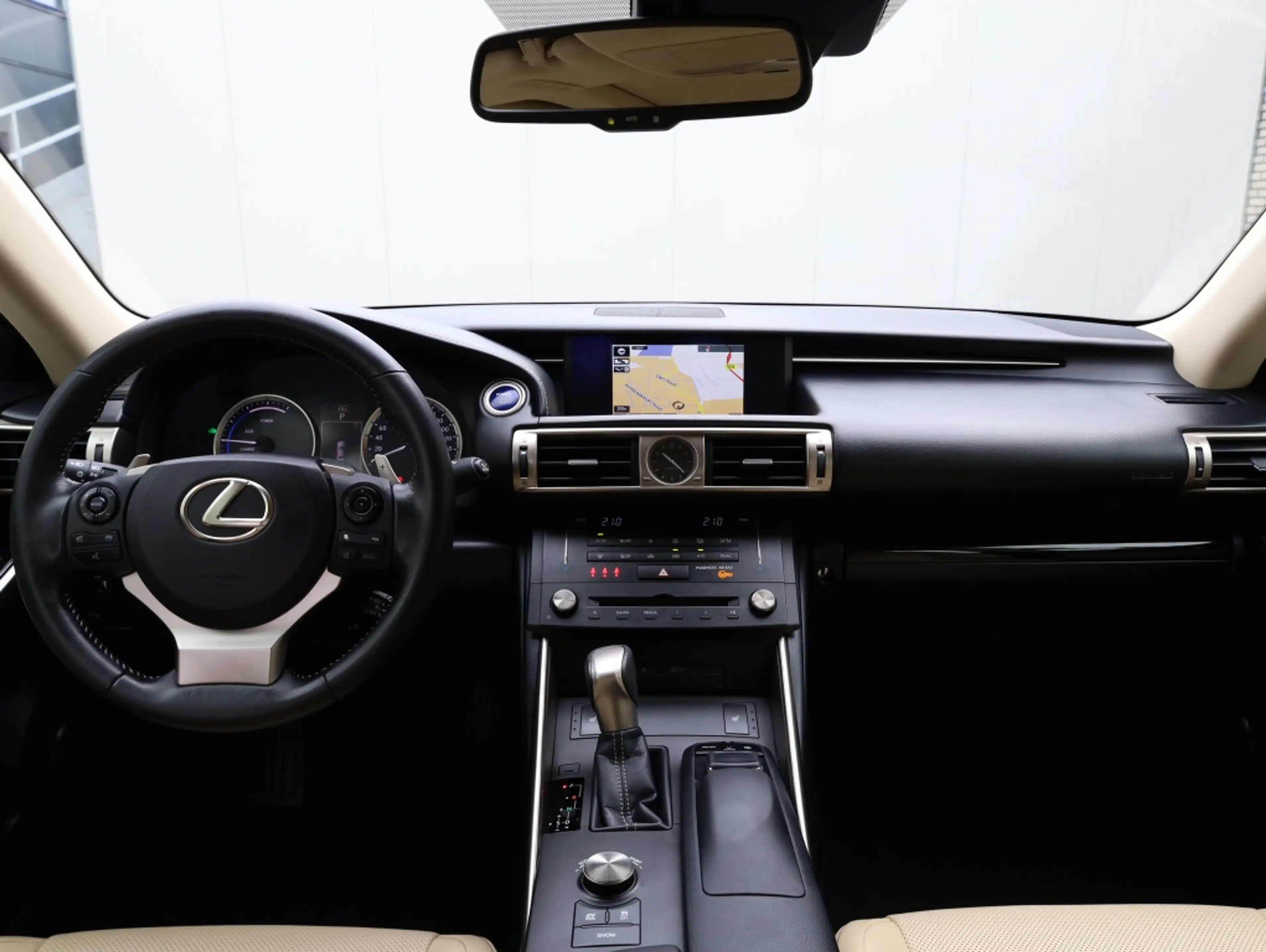 Lexus IS 300 300h Business Line Pro | Leder | Schuifdak | Adapt — photo 17
