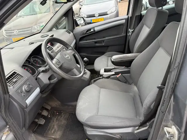 Opel Zafira view 5