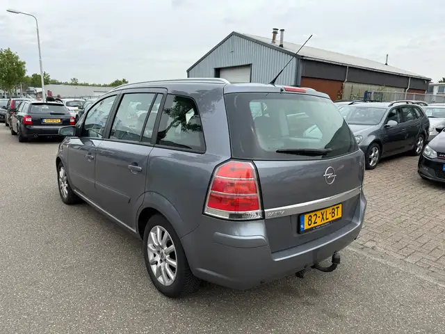 Opel Zafira view 4