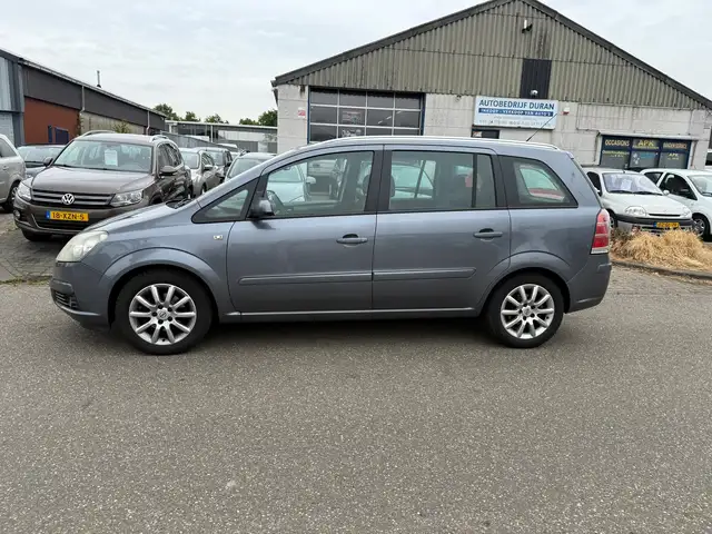 Opel Zafira view 9