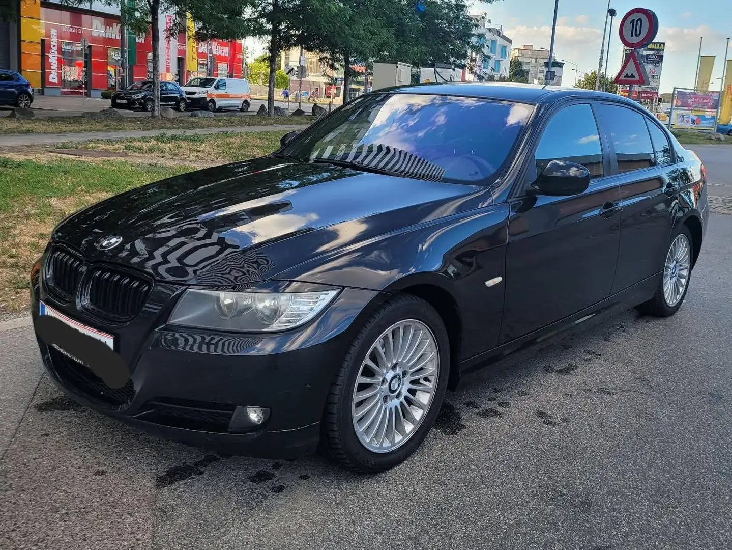 BMW 318 318d Schwarz - 2