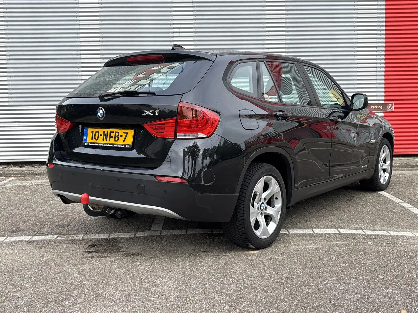 BMW X1 sDrive18i Executive | Leder | Cruise | Climate | N Zwart - 2