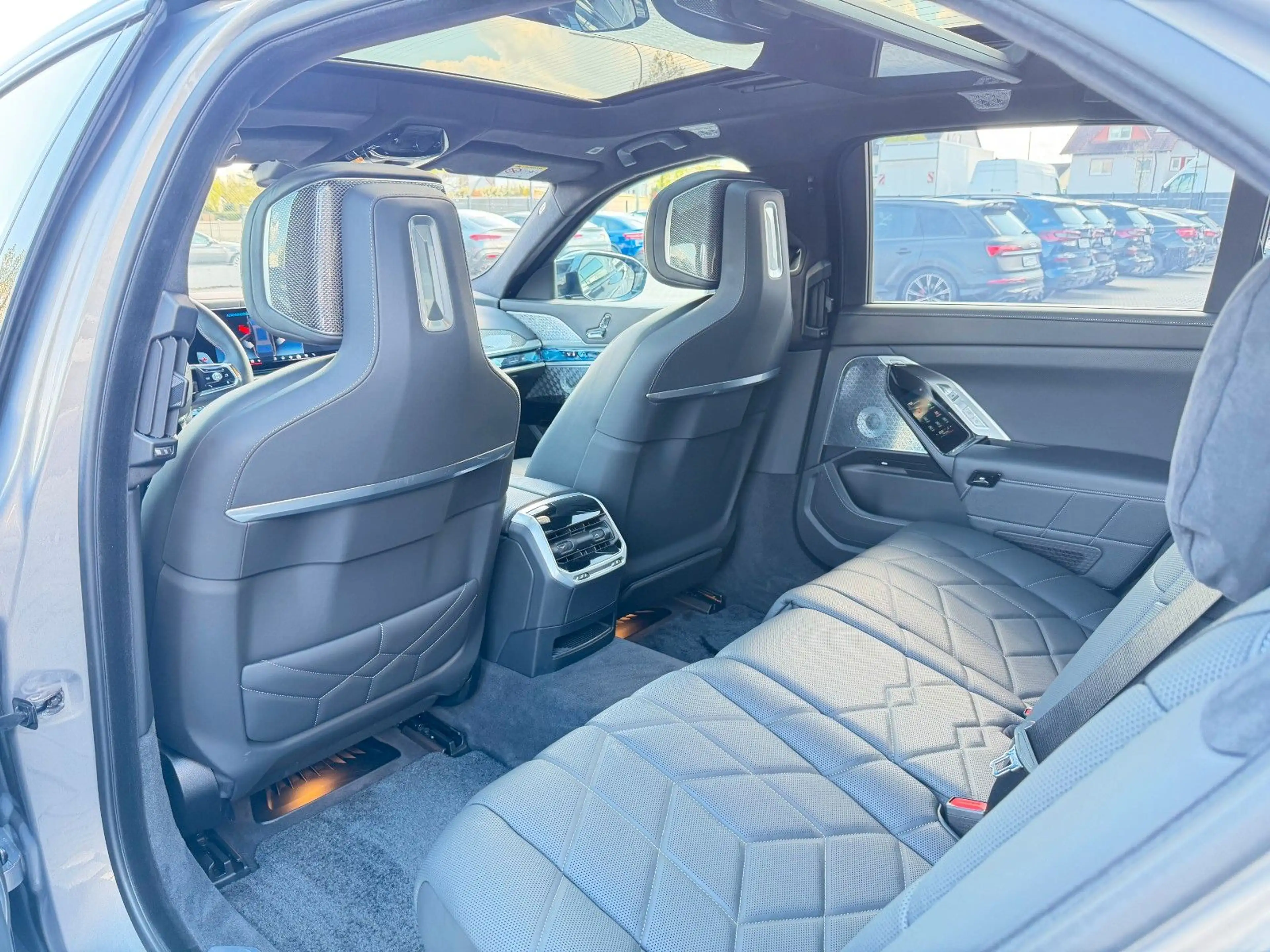 BMW 760 e*xDrive*Two*Tone*Individual*3xTV*SkyLounge* — photo 11