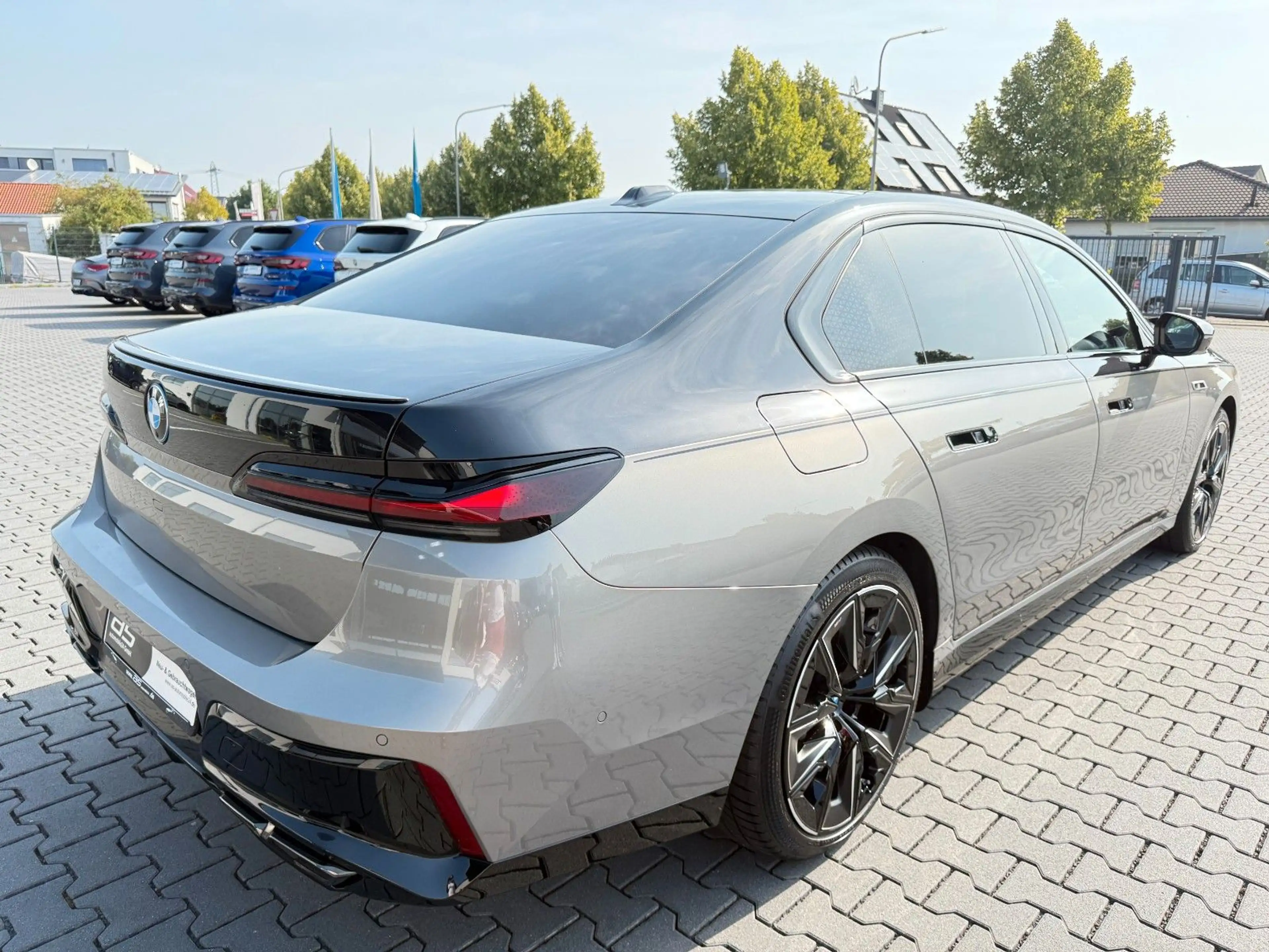 BMW 760 e*xDrive*Two*Tone*Individual*3xTV*SkyLounge* — photo 8