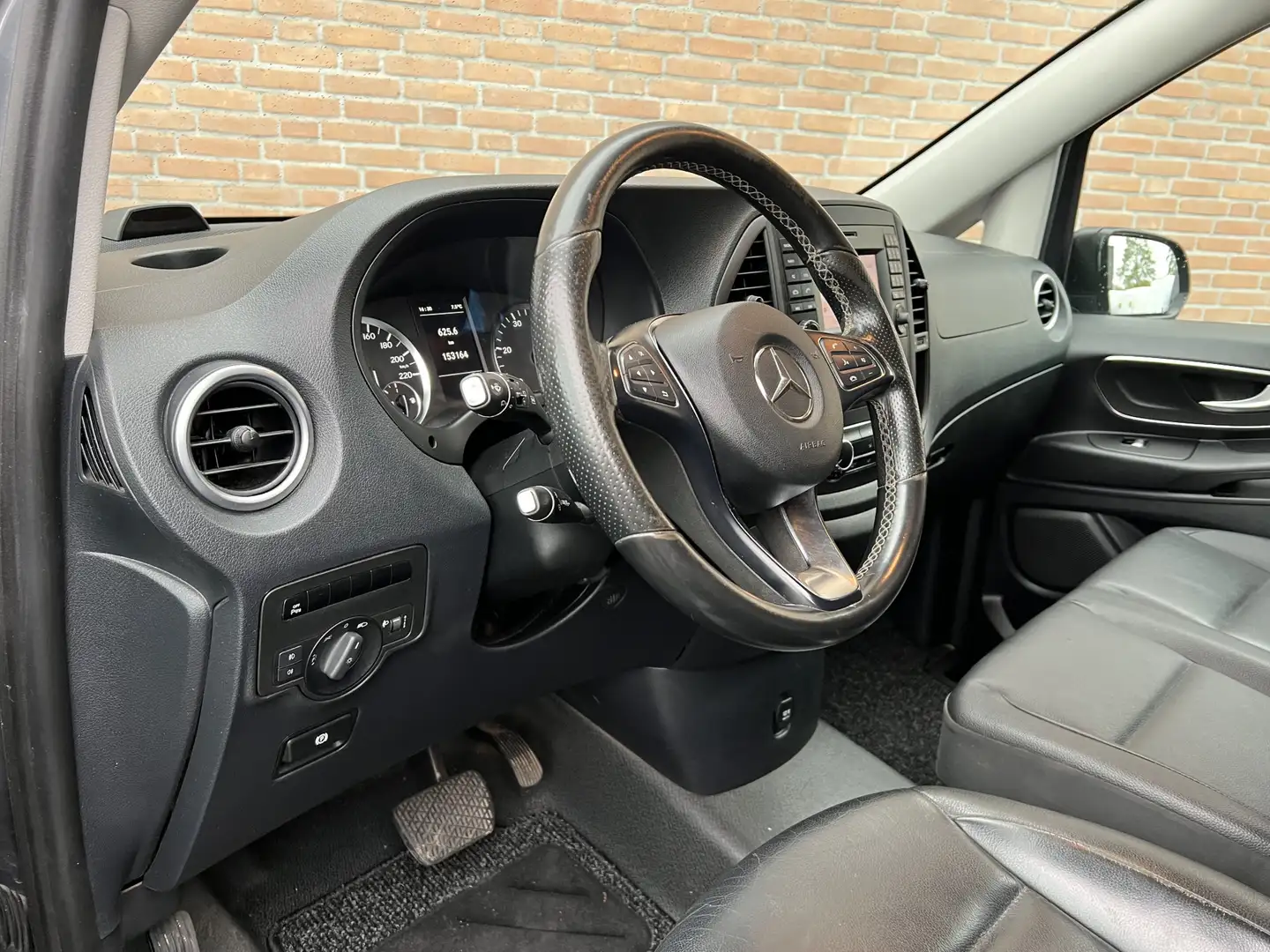 Mercedes-Benz Vito 119CDI 190PK Lang / 2.500KG Trekhaak / Navigatie / Gris - 2