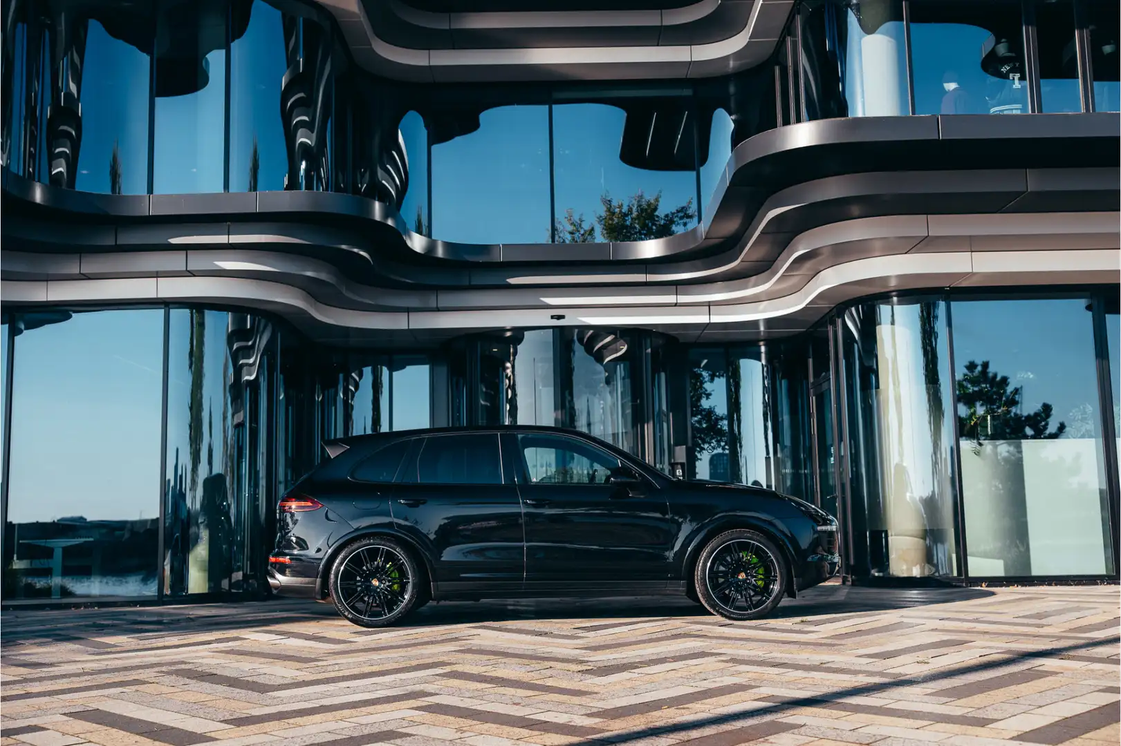 Porsche Cayenne 3.0 S E-Hybrid Schwarz - 2