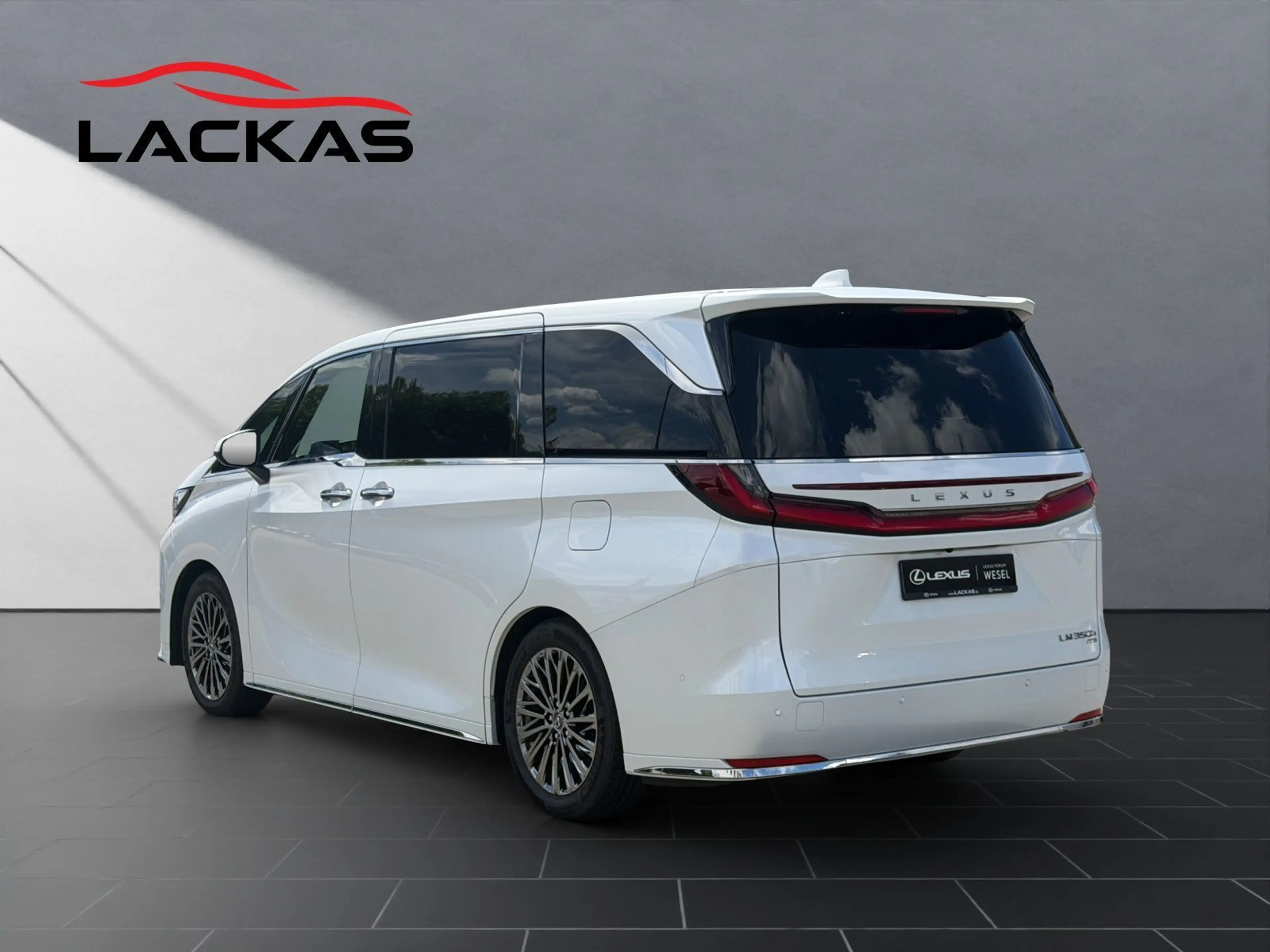 Lexus LM 350h Luxury AWD 4 SEATS+PANO+MARK LEVINSON — photo 3