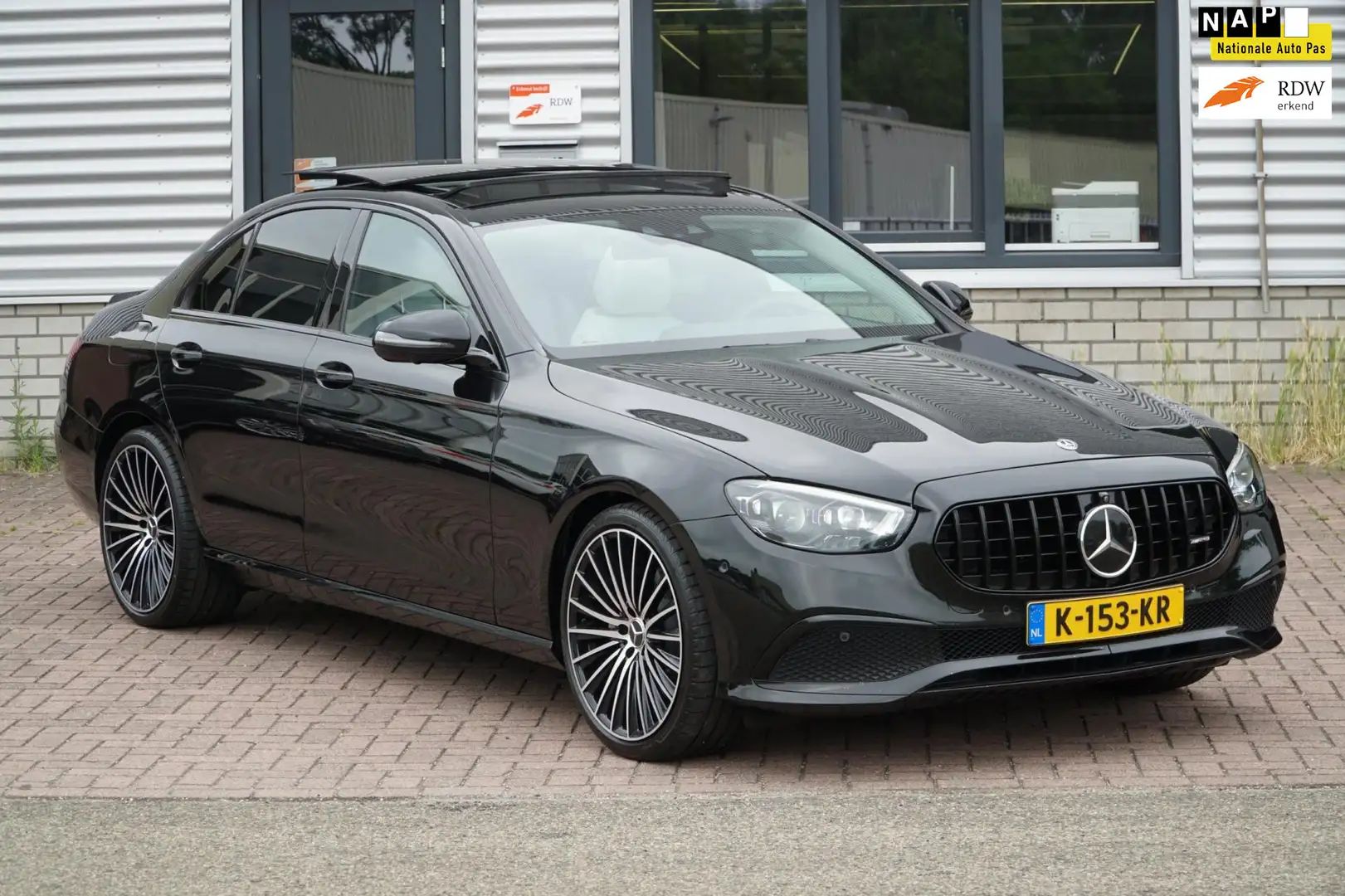 Mercedes-Benz E 200 Solution Luxury PANORAMADAK Nero - 1