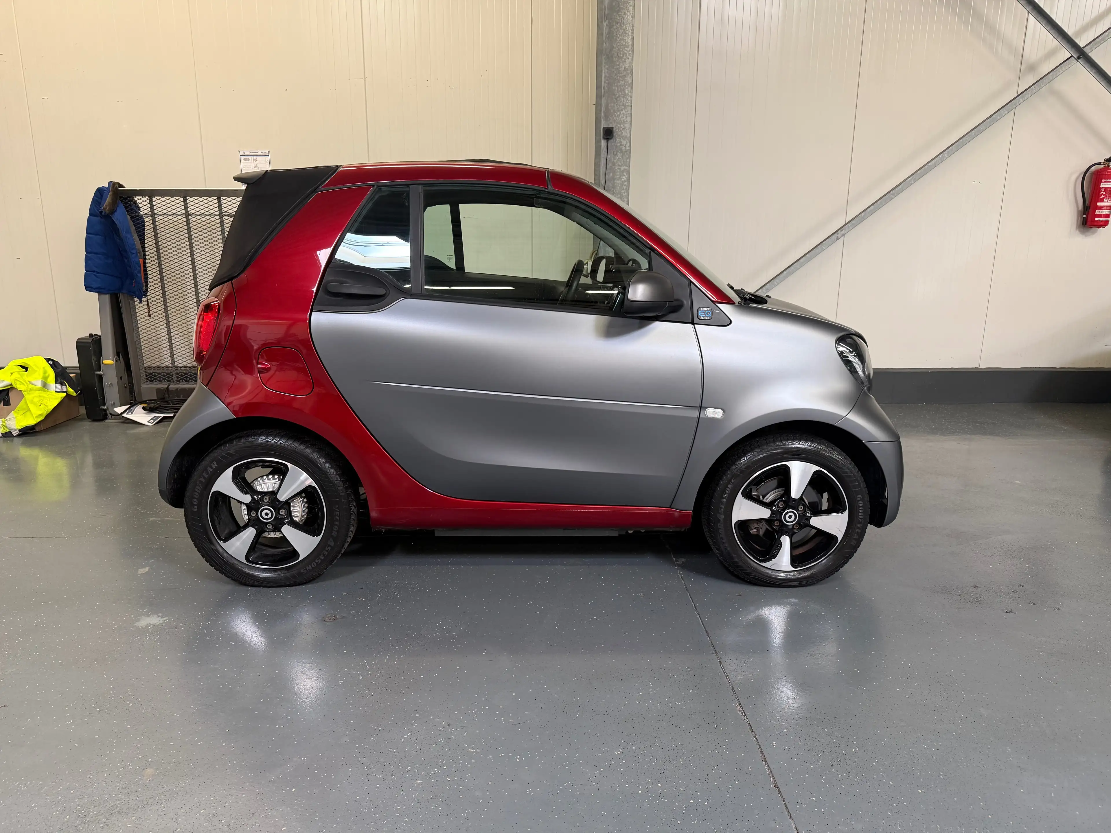 smart forTwo smart fortwo cabrio EQ prime — photo 2