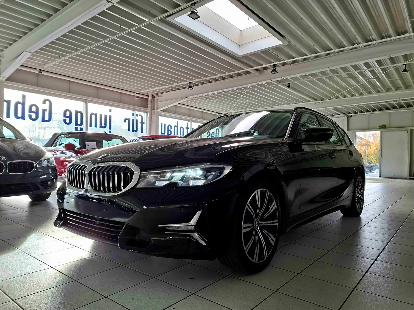 BMW 330 330d Touring Autom Navigation Luxury Line AHK Schwarz - 1