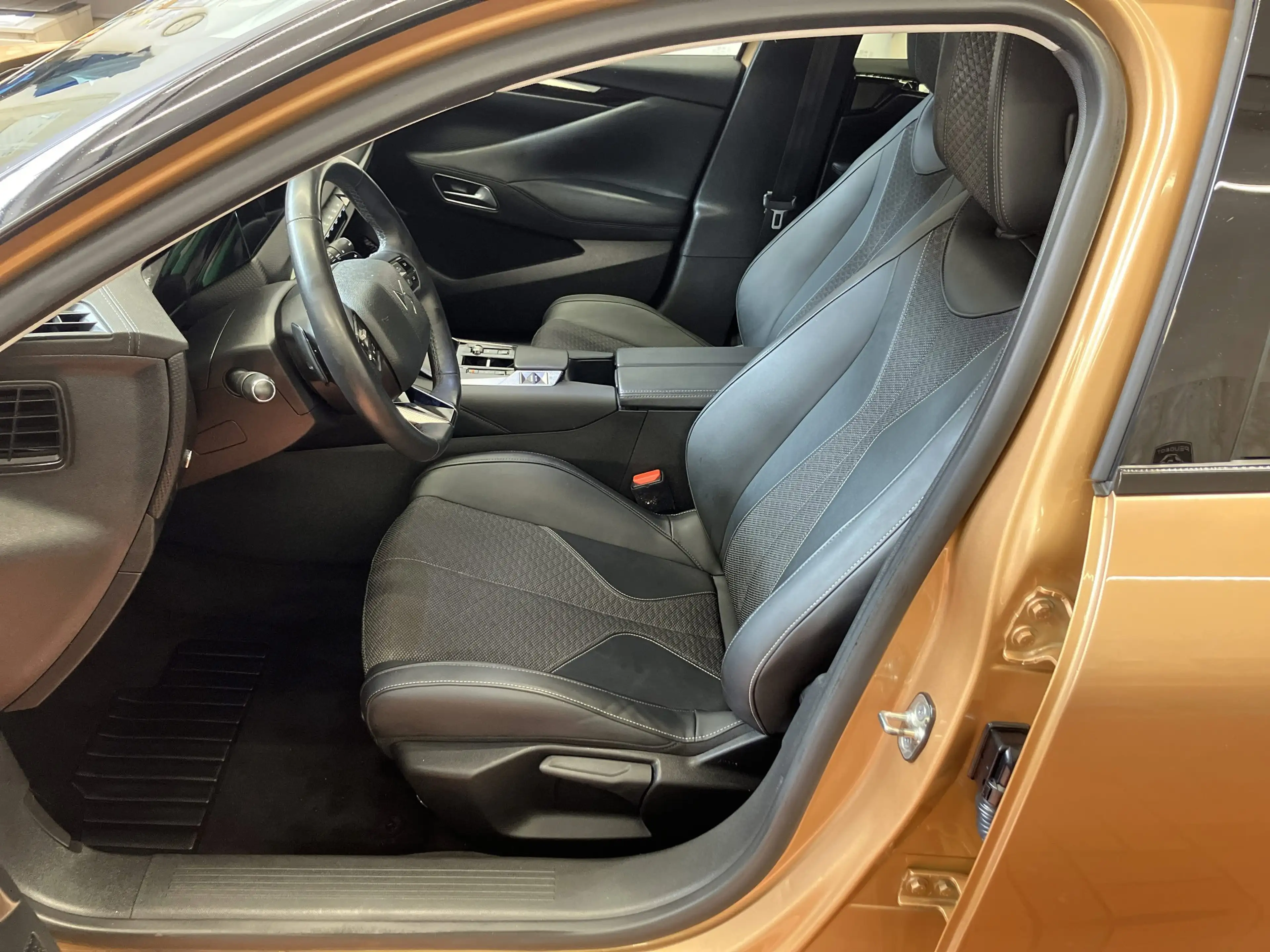 DS Automobiles DS 4 DS4 1.6 PureTech 180 S&S Trocadero AHK+LED+SHZ — photo 7