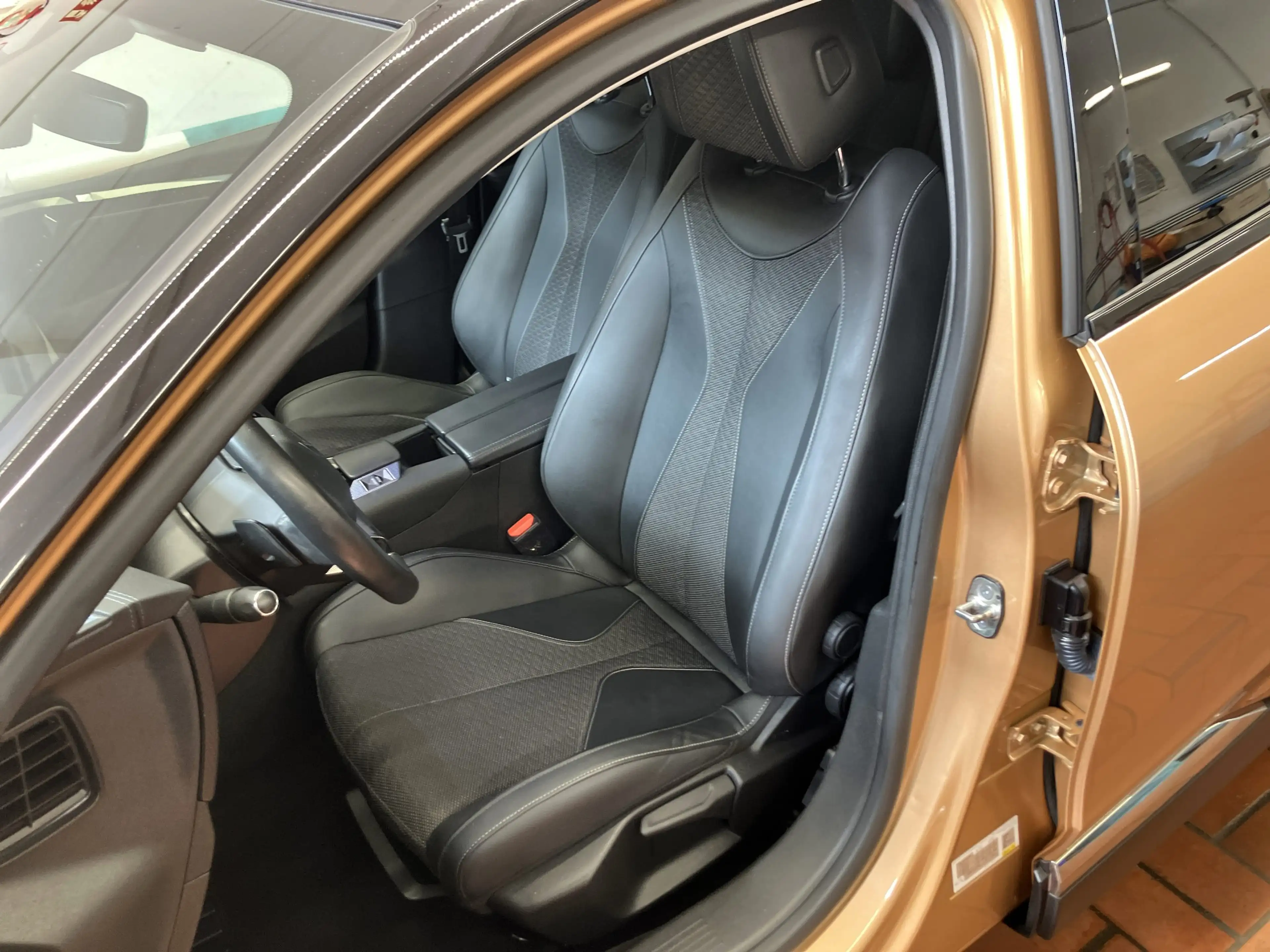 DS Automobiles DS 4 DS4 1.6 PureTech 180 S&S Trocadero AHK+LED+SHZ — photo 8