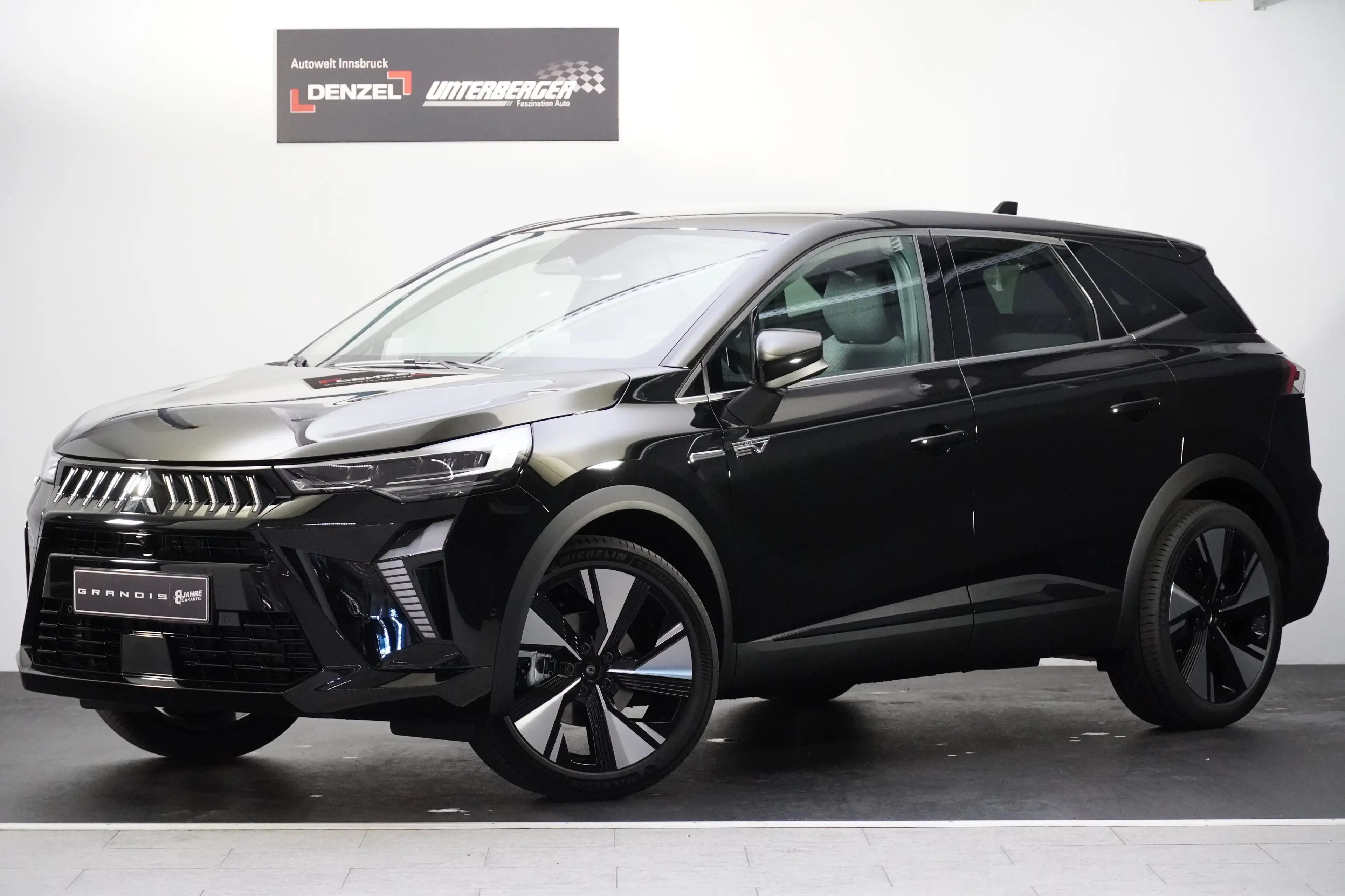 Mitsubishi Grandis 1,8 HEV Intense S+C+T 26,5 — photo 2