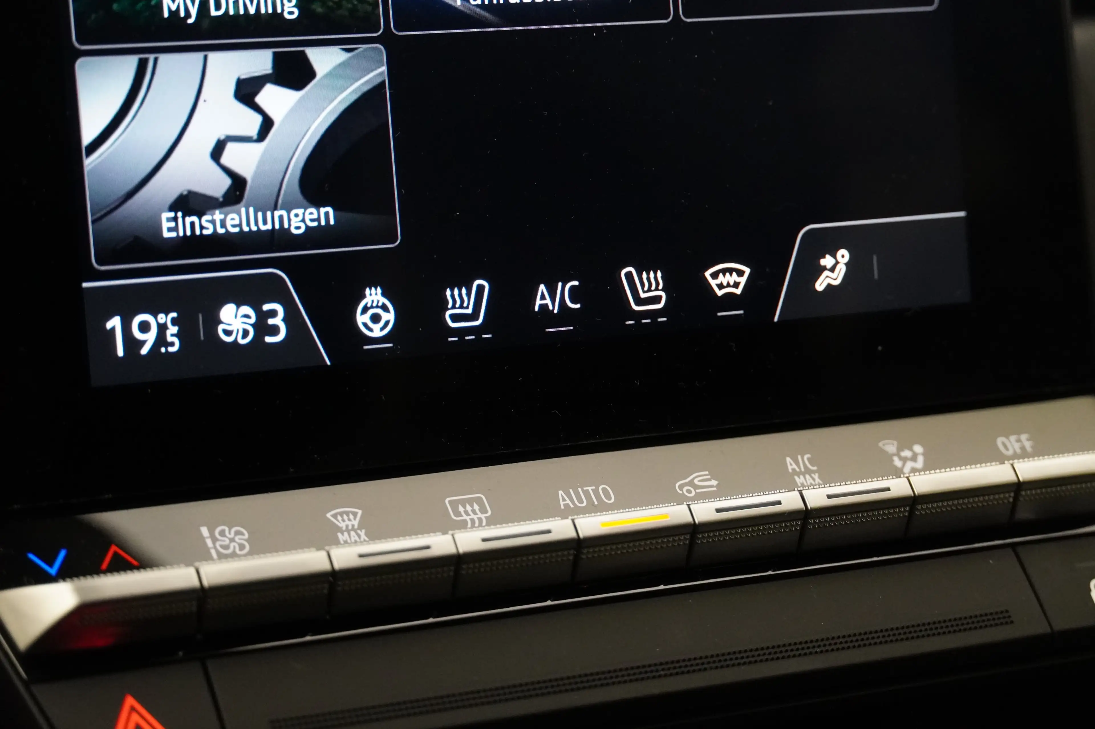 Mitsubishi Grandis 1,8 HEV Intense S+C+T 26,5 — photo 15